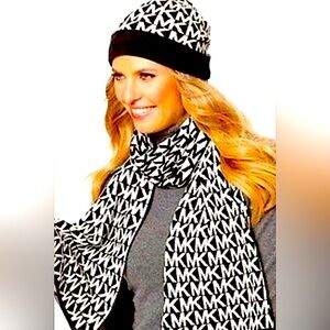 NWT MICHAEL KORS 3pc Gift Box MK Logo Sweater Knit Scarf Beanie Gloves MSRP $148